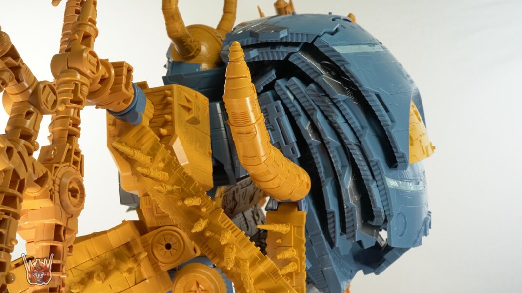 Transformers HasLab War For Cybertron Unicron Review  (40 of 58)